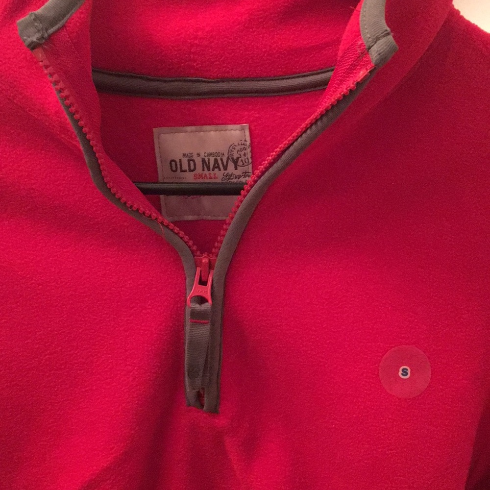 Red pullover - Picture 2 of 4